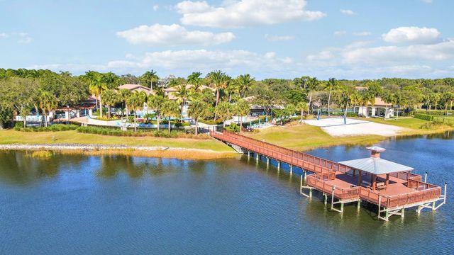 552 Tomahawk Court, Palm Beach Gardens, FL 33410