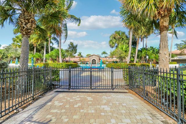 552 Tomahawk Court, Palm Beach Gardens, FL 33410