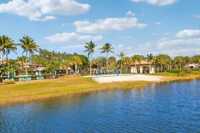 552 Tomahawk Court, Palm Beach Gardens, FL 33410