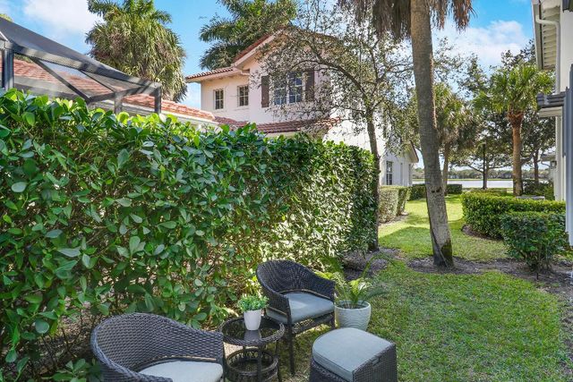 552 Tomahawk Court, Palm Beach Gardens, FL 33410