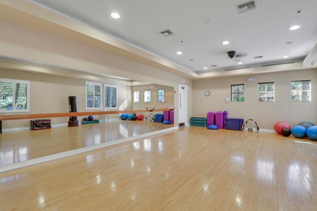 552 Tomahawk Court, Palm Beach Gardens, FL 33410