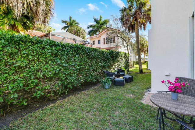 552 Tomahawk Court, Palm Beach Gardens, FL 33410