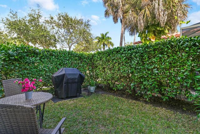 552 Tomahawk Court, Palm Beach Gardens, FL 33410