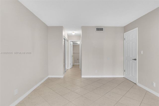 100 Lakeview Dr 201, Weston, FL 33326