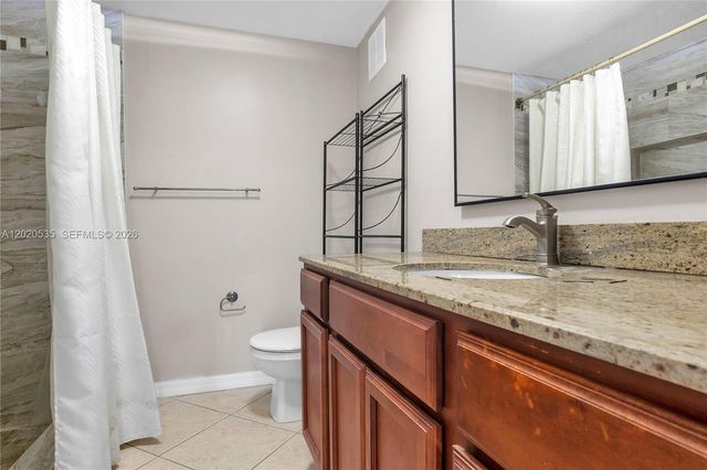100 Lakeview Dr 201, Weston, FL 33326