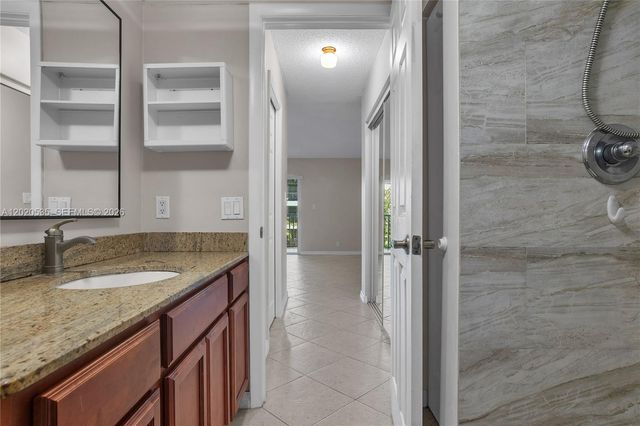 100 Lakeview Dr 201, Weston, FL 33326