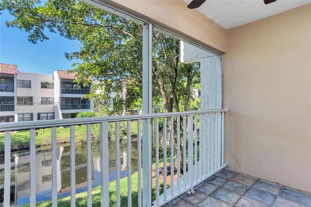 100 Lakeview Dr 201, Weston, FL 33326