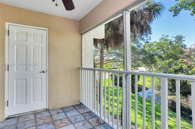 100 Lakeview Dr 201, Weston, FL 33326