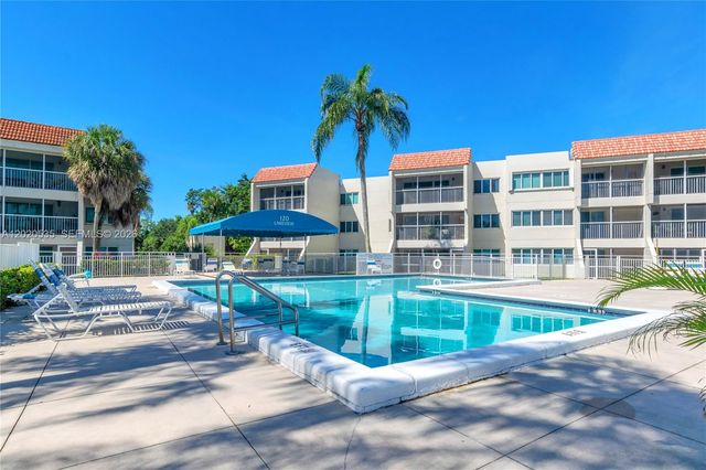100 Lakeview Dr 201, Weston, FL 33326