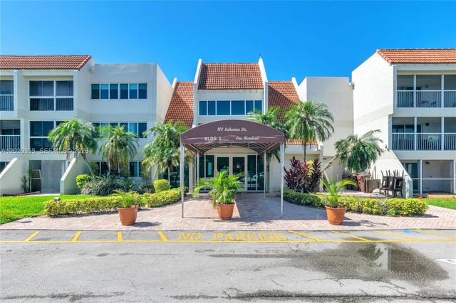 100 Lakeview Dr 201, Weston, FL 33326