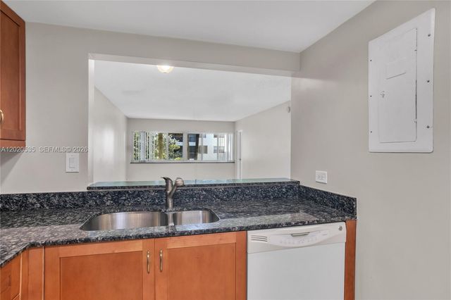 100 Lakeview Dr 201, Weston, FL 33326