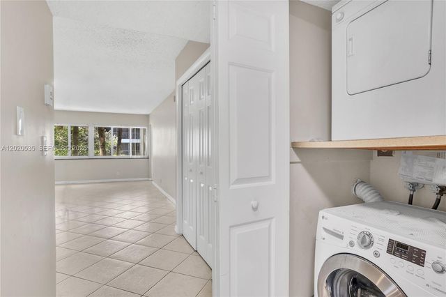 100 Lakeview Dr 201, Weston, FL 33326