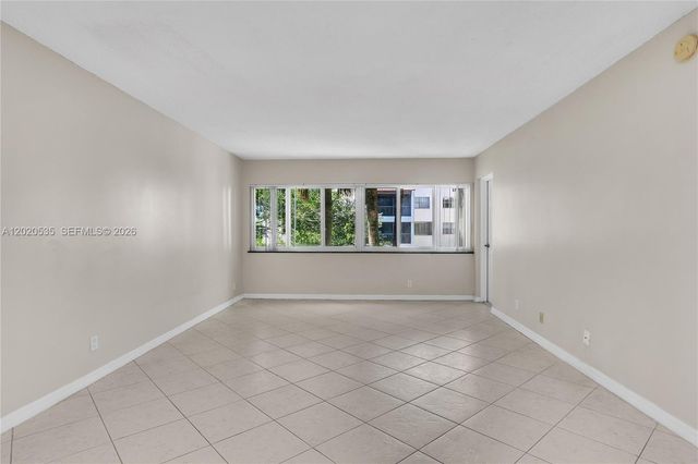 100 Lakeview Dr 201, Weston, FL 33326