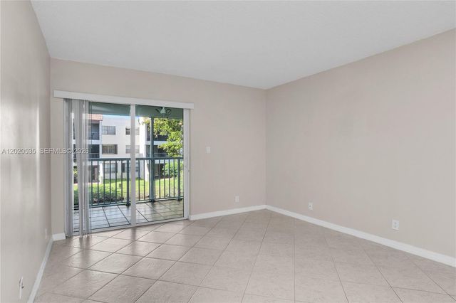 100 Lakeview Dr 201, Weston, FL 33326