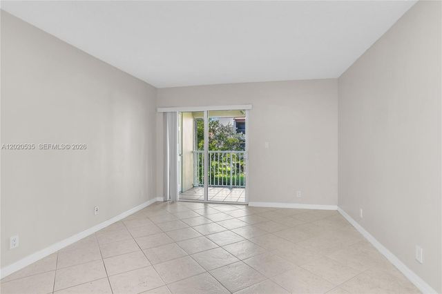 100 Lakeview Dr 201, Weston, FL 33326