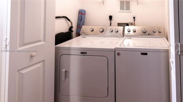 11002 NW 83rd St 106, Doral, FL 33178