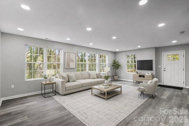 902 W 6th Avenue, Gastonia, NC 28052