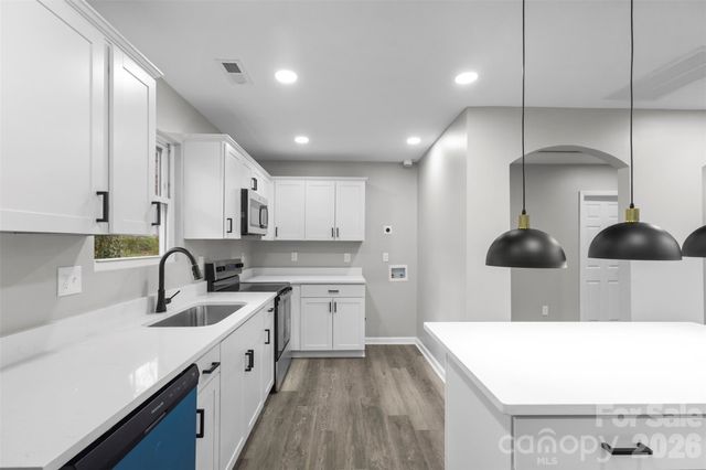 902 W 6th Avenue, Gastonia, NC 28052