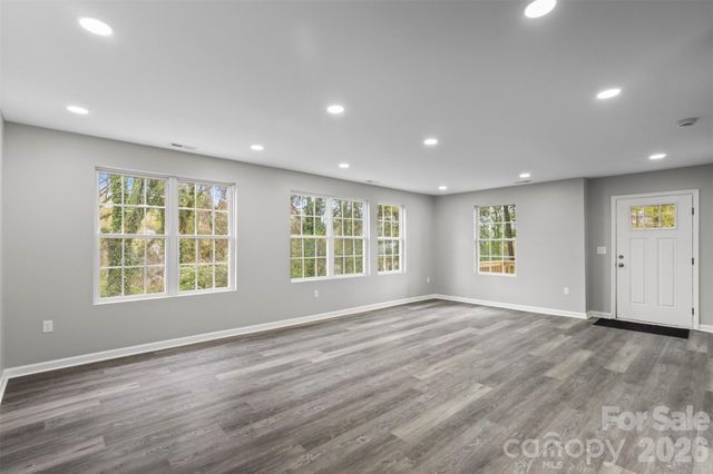 902 W 6th Avenue, Gastonia, NC 28052