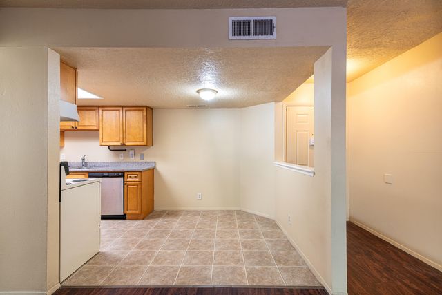 3528 Tyson Place NE C, Albuquerque, NM 87107