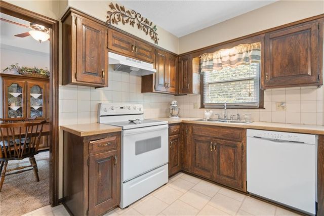 1104 S Avalon Lane, Olathe, KS 66062