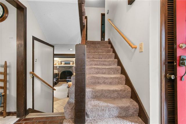 1104 S Avalon Lane, Olathe, KS 66062