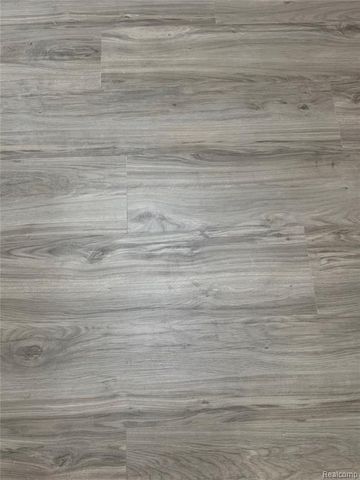 24064 Greenhill Road, Warren, MI 48091