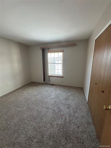 24064 Greenhill Road, Warren, MI 48091