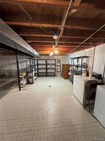 24064 Greenhill Road, Warren, MI 48091