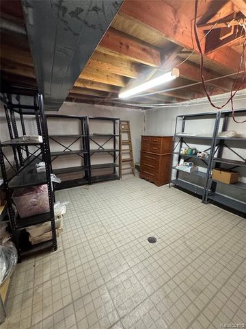 24064 Greenhill Road, Warren, MI 48091