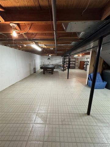 24064 Greenhill Road, Warren, MI 48091