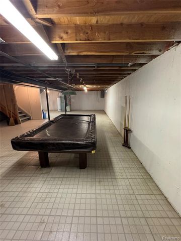 24064 Greenhill Road, Warren, MI 48091