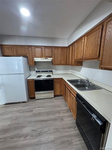 24064 Greenhill Road, Warren, MI 48091