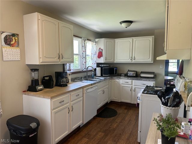 459 Elizabeth Pike, Mineral Wells, WV 26150