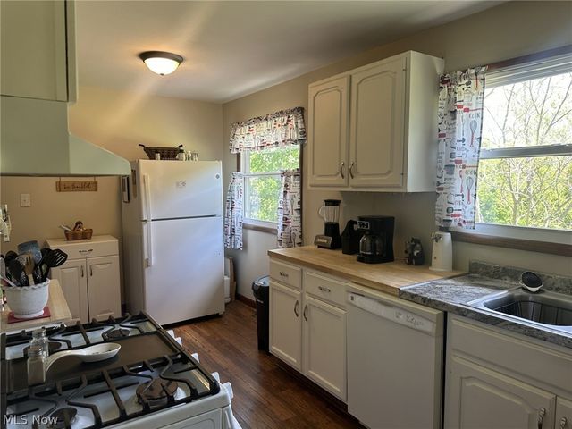 459 Elizabeth Pike, Mineral Wells, WV 26150