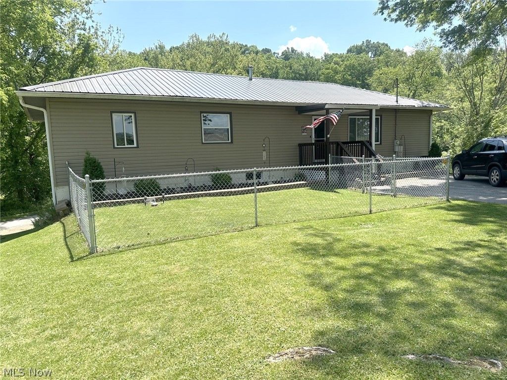 459 Elizabeth Pike, Mineral Wells, WV 26150