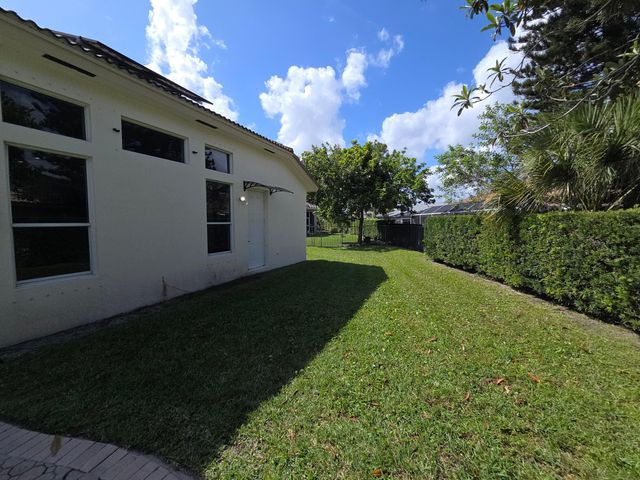2926 E Fontana Court, Royal Palm Beach, FL 33411