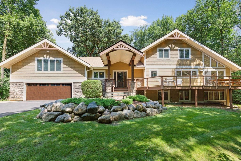 2413 Indian Road W, Minnetonka, MN 55305