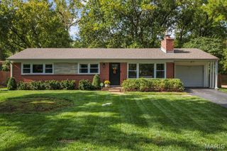 701 Wenneker Drive, Ladue, MO 63124