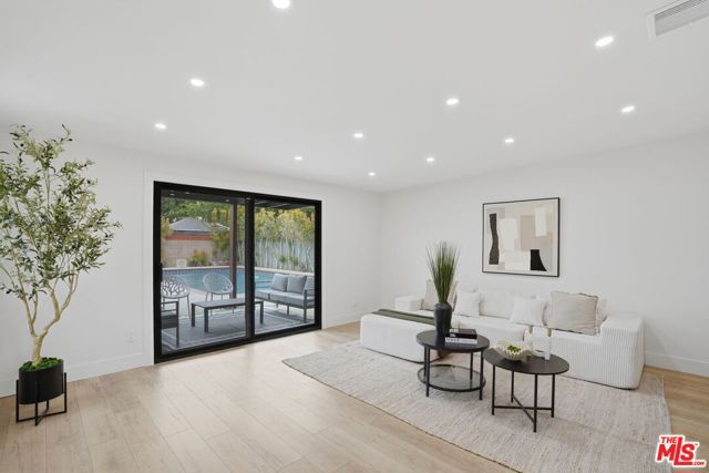 7530 Gaviota Avenue, Van Nuys (los Angeles), CA 91406