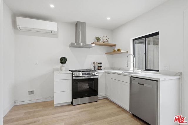 7530 Gaviota Avenue, Van Nuys (los Angeles), CA 91406