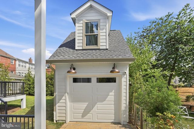 423 N EDGEWOOD ST, Arlington, VA 22201