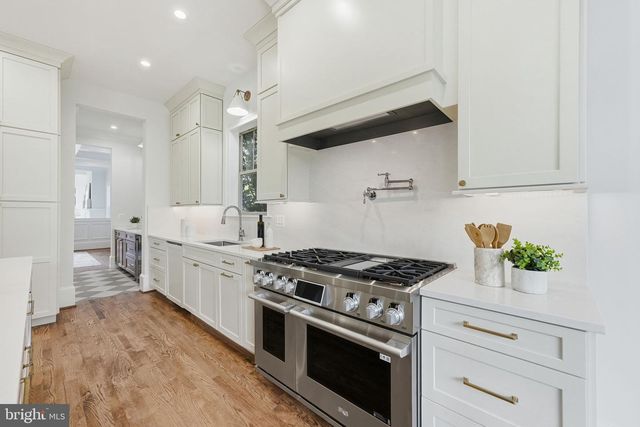 423 N EDGEWOOD ST, Arlington, VA 22201