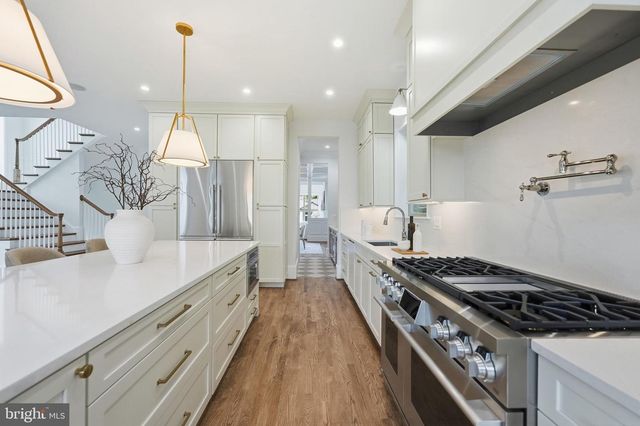 423 N EDGEWOOD ST, Arlington, VA 22201