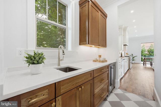 423 N EDGEWOOD ST, Arlington, VA 22201
