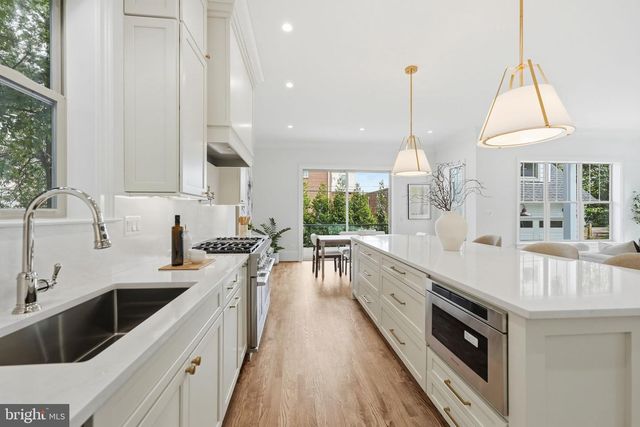 423 N EDGEWOOD ST, Arlington, VA 22201