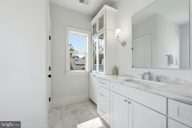 423 N EDGEWOOD ST, Arlington, VA 22201