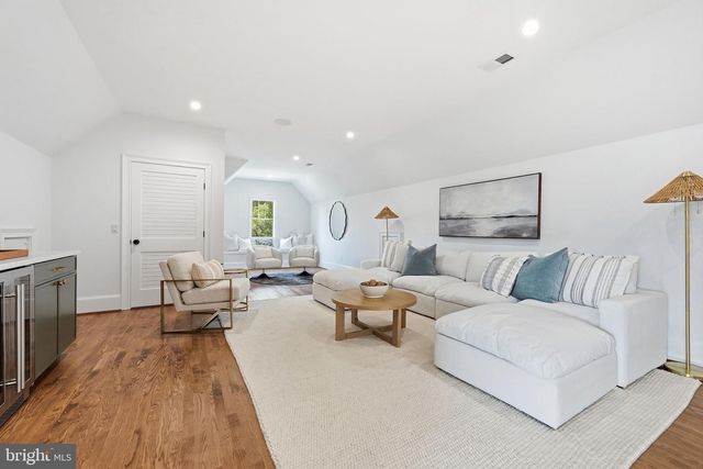 423 N EDGEWOOD ST, Arlington, VA 22201