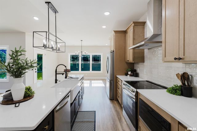 704 JONATHAN Lane, Carterville, IL 62918