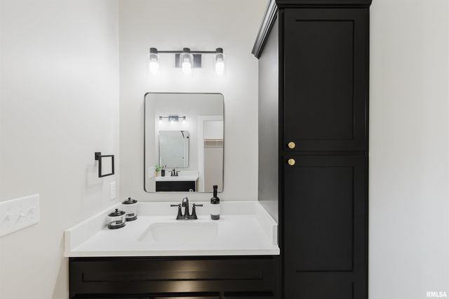 704 JONATHAN Lane, Carterville, IL 62918